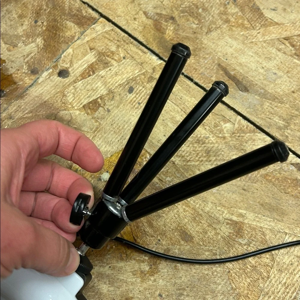 Phone ring light and recording stand with adjustable light tones and brightness